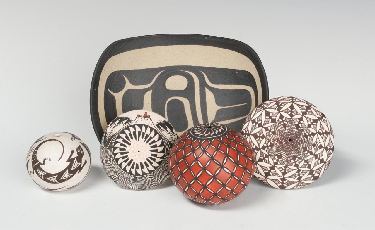 What is one characteristic of acoma pottery making